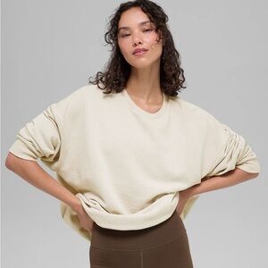 ALO Yoga BUNDLE — two shirts, shorts & pullover in BONE color